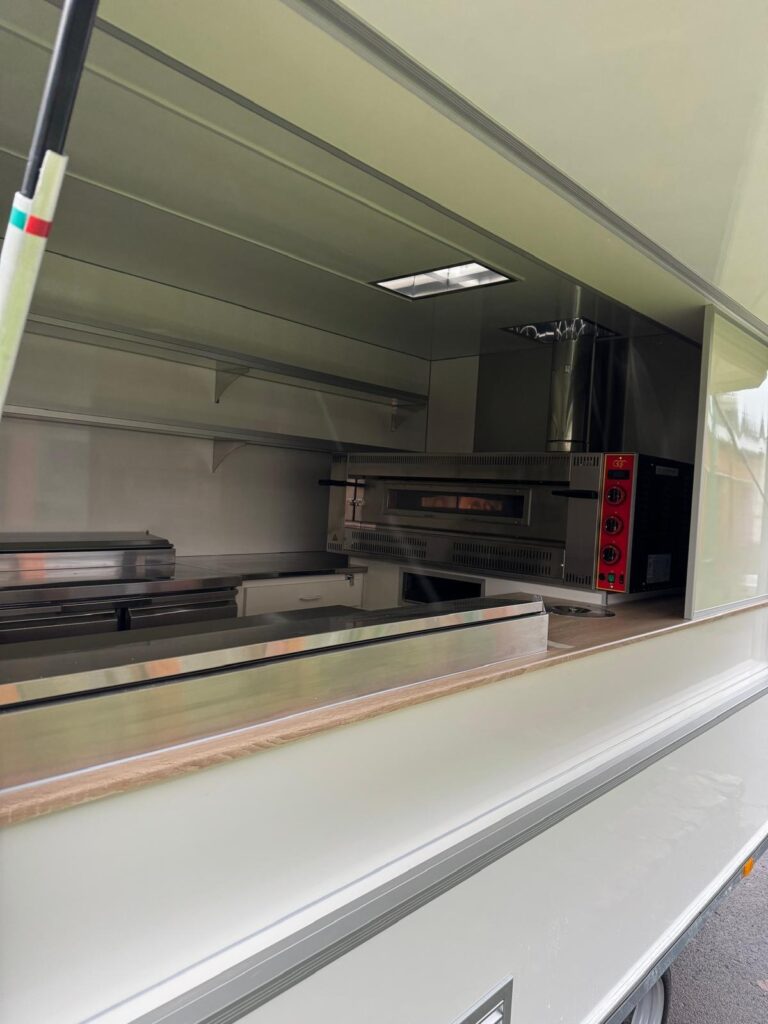 Camion pizza au feu de bois